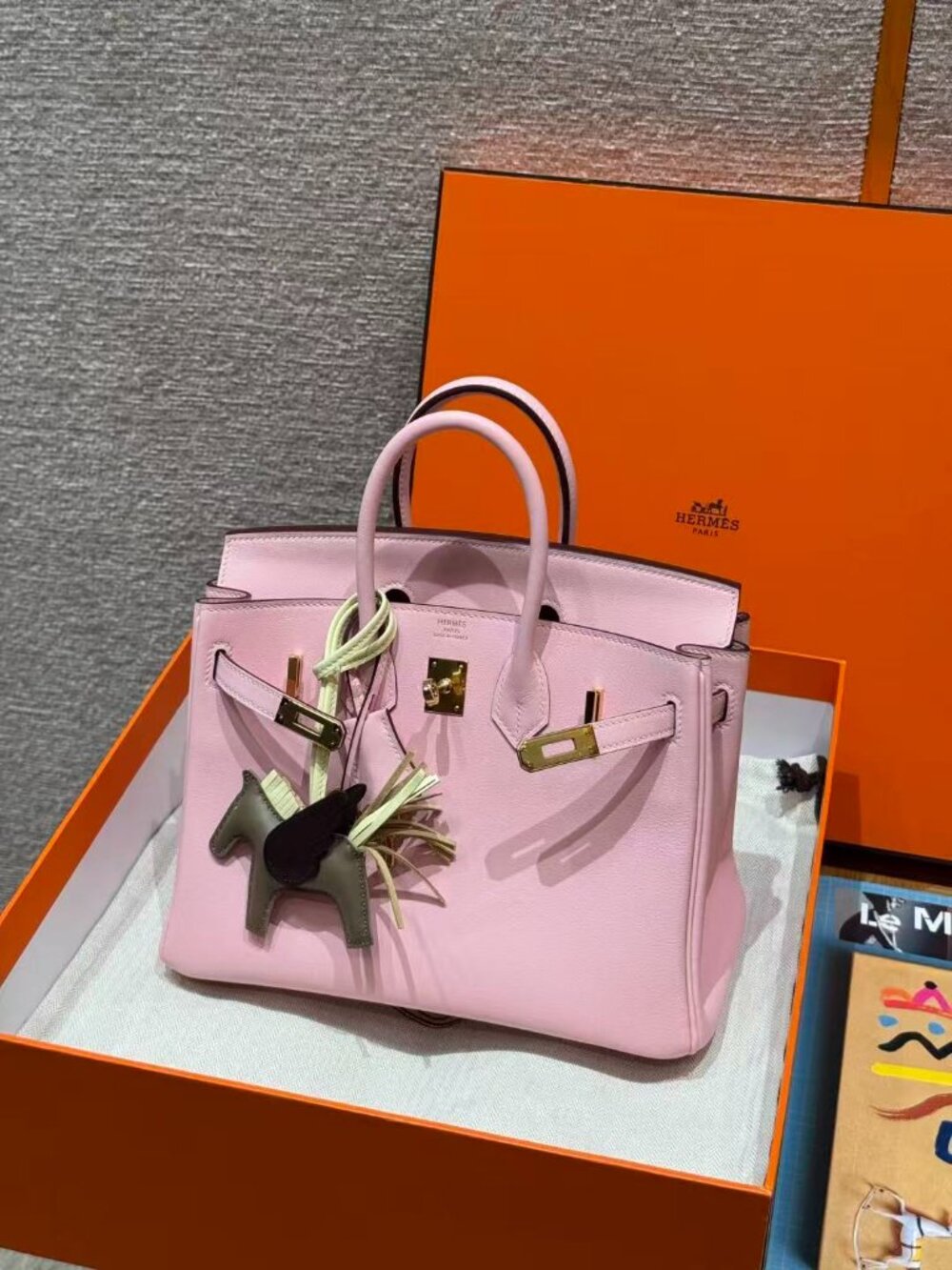 Classic Hermes Bag: A Stylish and Versatile Choice for Elegance